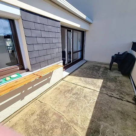 4 Personnes Pres De La Avec Terrasse Et Parking - Fr-1-746-34 *